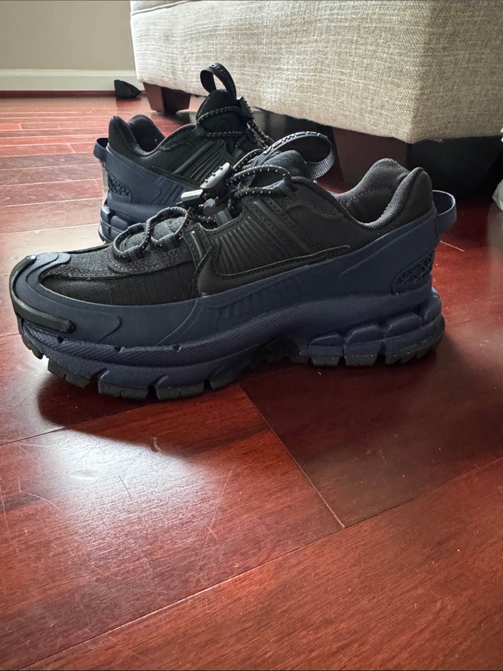 Women’s Navy blue and Black Zoom Vomero Airmax